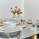 Charming 1 Bedroom Flat Coeur Du Marais By Studio Prestige