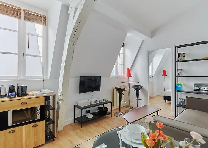 Charming 1 Bedroom Flat Coeur Du Marais By Studio Prestige