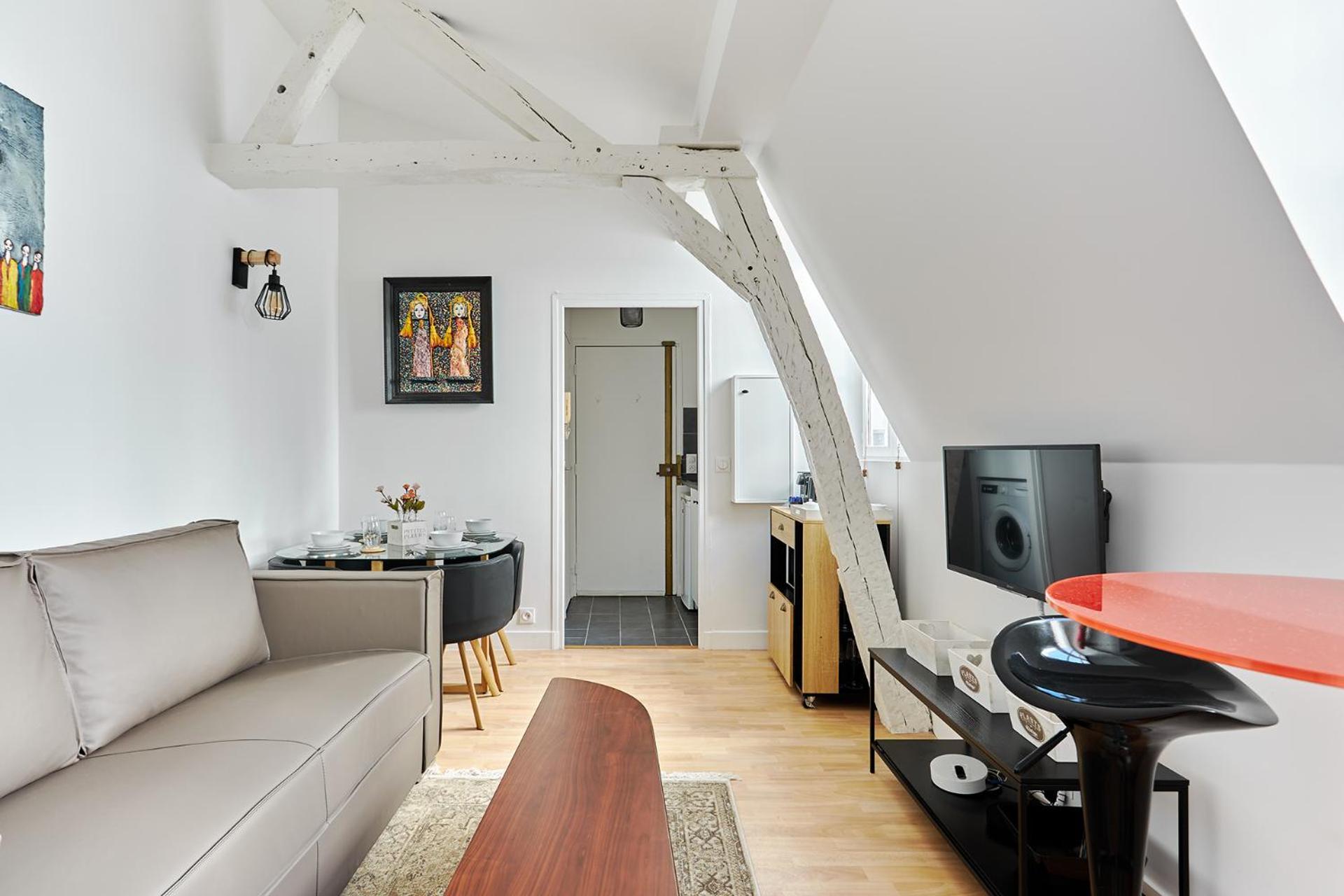 Charming 1 Bedroom Flat Coeur Du Marais By Prestige